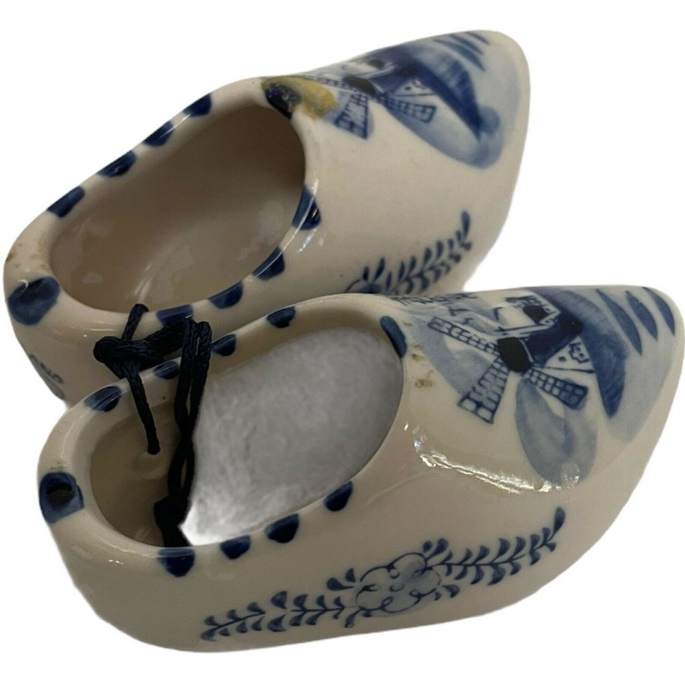 Handpainted Delfts Blauw Porcelain Decorative Shoes Made in Holland 3” Long‎